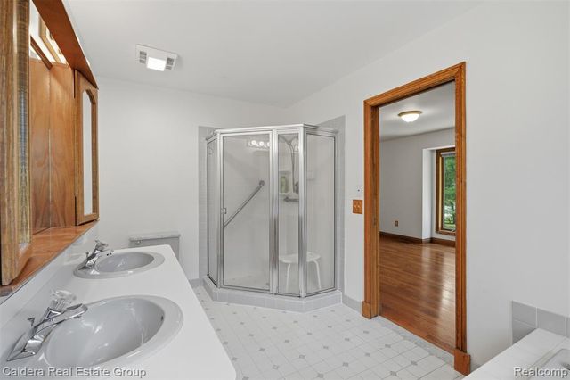 8636 Hidden Lake Drive, Howell, MI 48855