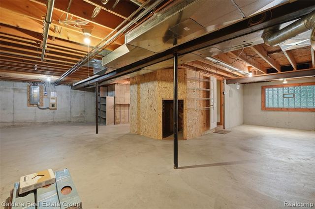 8636 Hidden Lake Drive, Howell, MI 48855