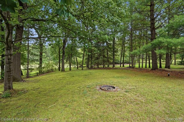 8636 Hidden Lake Drive, Howell, MI 48855