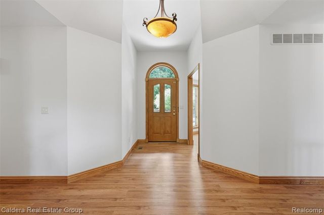 8636 Hidden Lake Drive, Howell, MI 48855
