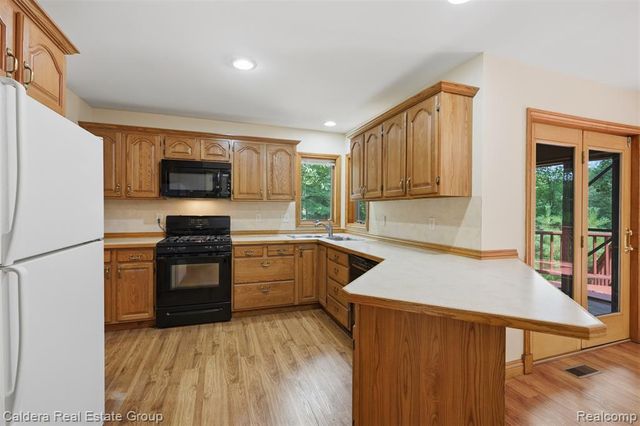 8636 Hidden Lake Drive, Howell, MI 48855