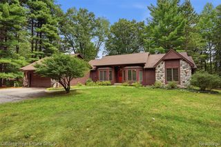 8636 Hidden Lake Drive, Howell, MI 48855