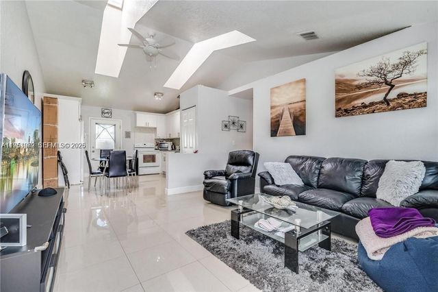 4542 SW 25th Ave 1, Dania Beach, FL 33312