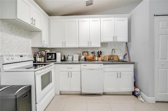 4542 SW 25th Ave 1, Dania Beach, FL 33312