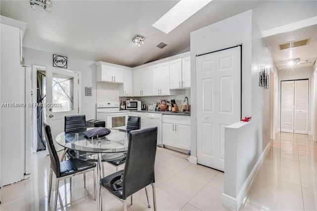 4542 SW 25th Ave 1, Dania Beach, FL 33312