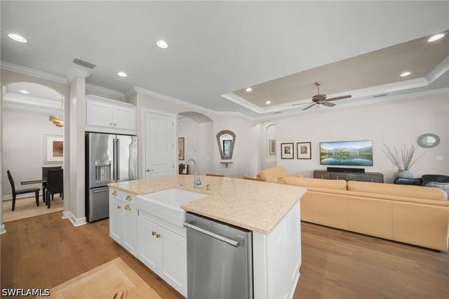 8735 Cavano ST E, Naples, FL 34119