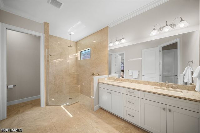 8735 Cavano ST E, Naples, FL 34119