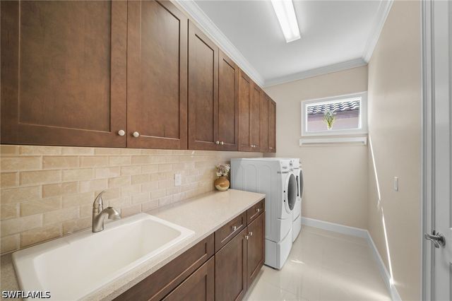 8735 Cavano ST E, Naples, FL 34119