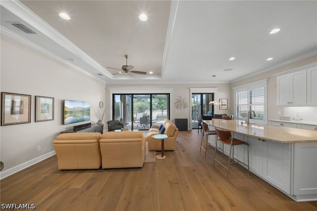 8735 Cavano ST E, Naples, FL 34119