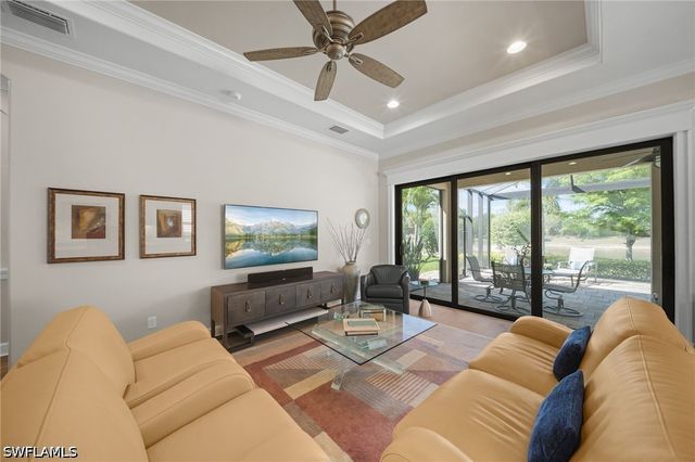 8735 Cavano ST E, Naples, FL 34119