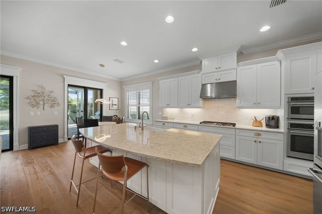 8735 Cavano ST E, Naples, FL 34119