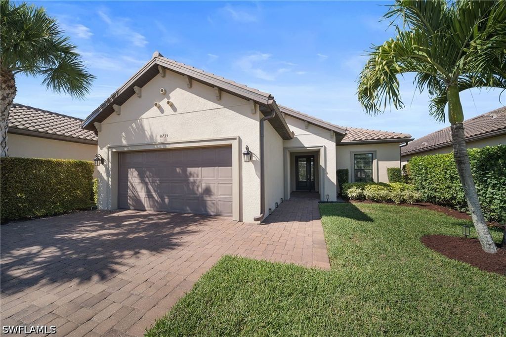 8735 Cavano ST E, Naples, FL 34119