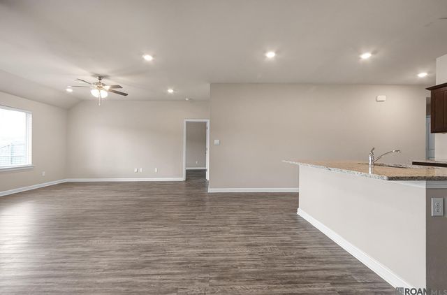 35517 Grovemont Dr, Walker, LA 70785