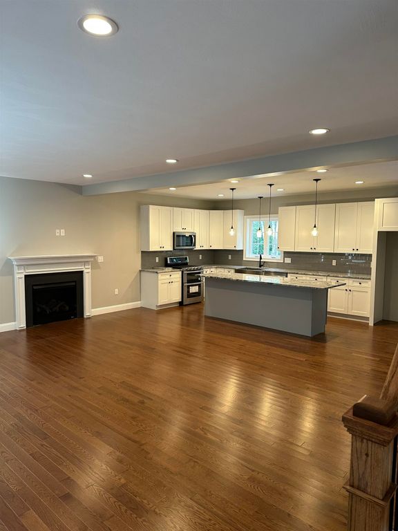33 Buckridge Drive, Amherst, NH 03031