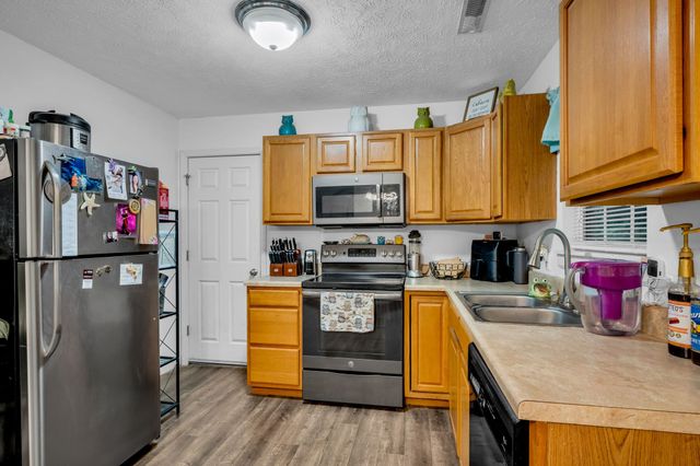126 Silver Leaf Cir, Dickson, TN 37055