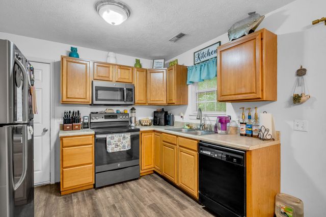 126 Silver Leaf Cir, Dickson, TN 37055