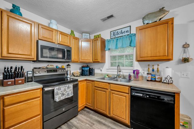 126 Silver Leaf Cir, Dickson, TN 37055
