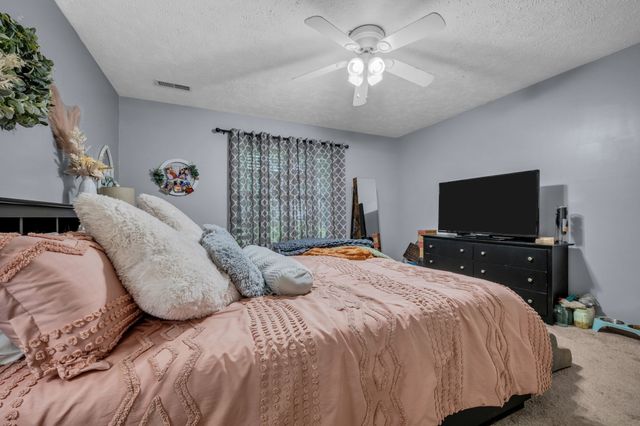 126 Silver Leaf Cir, Dickson, TN 37055