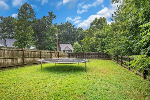 126 Silver Leaf Cir, Dickson, TN 37055