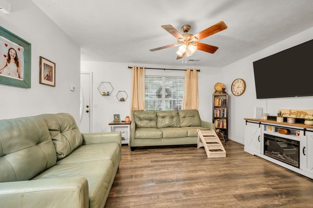 126 Silver Leaf Cir, Dickson, TN 37055