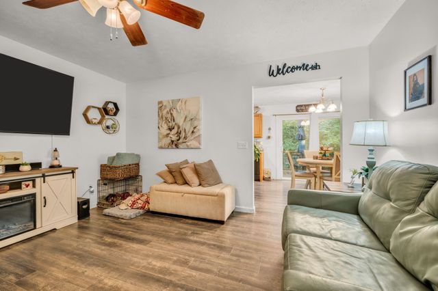 126 Silver Leaf Cir, Dickson, TN 37055
