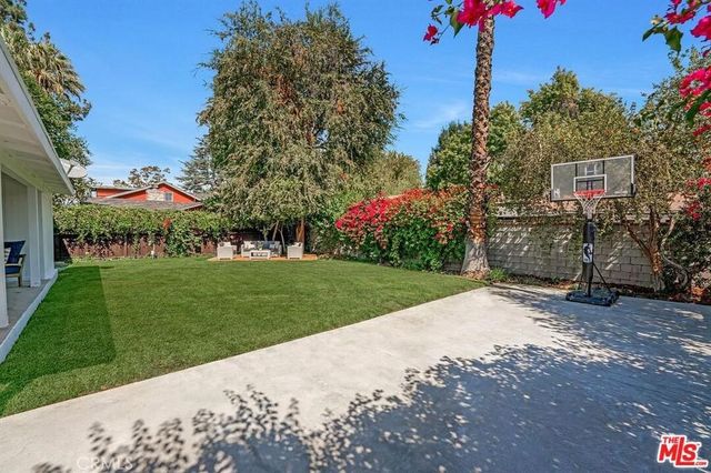 5628 Ponce Avenue, Woodland Hills, CA 91367