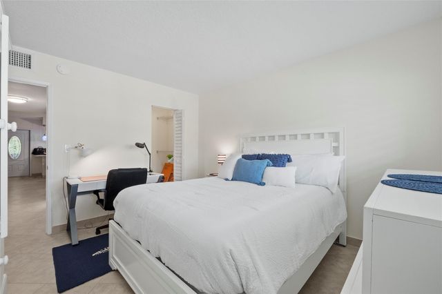 1340 NE 28th Avenue 242, Pompano Beach, FL 33062