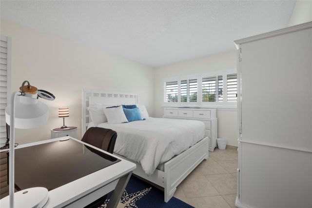 1340 NE 28th Avenue 242, Pompano Beach, FL 33062