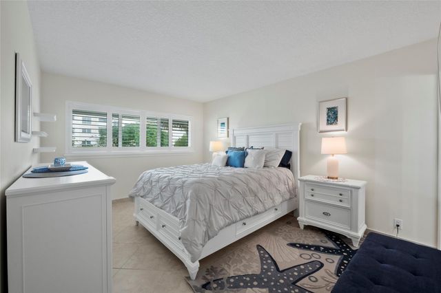 1340 NE 28th Avenue 242, Pompano Beach, FL 33062