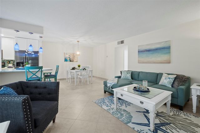 1340 NE 28th Avenue 242, Pompano Beach, FL 33062