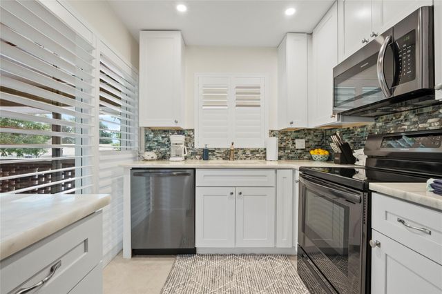 1340 NE 28th Avenue 242, Pompano Beach, FL 33062