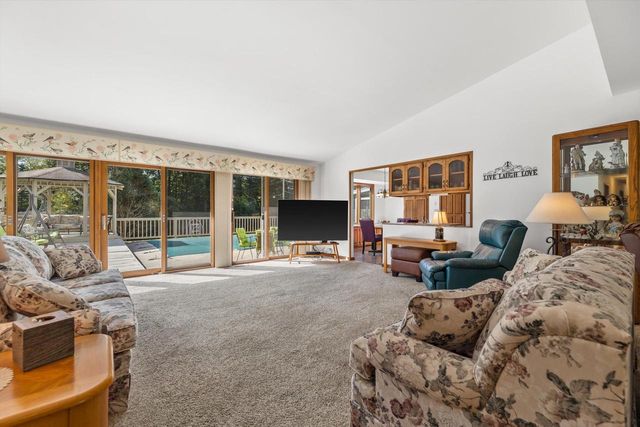 N61W16085 Hawthorne DRIVE, Menomonee Falls, WI 53051