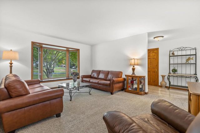 N61W16085 Hawthorne DRIVE, Menomonee Falls, WI 53051