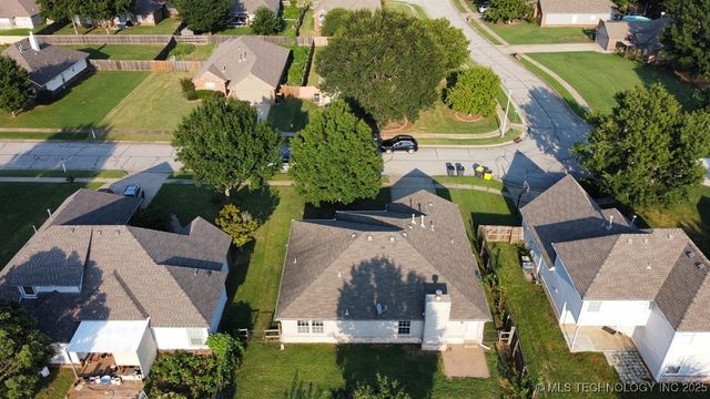 11722 S Gum Avenue, Jenks, OK 74037