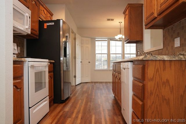 11722 S Gum Avenue, Jenks, OK 74037