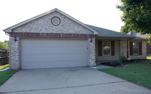 11722 S Gum Avenue, Jenks, OK 74037