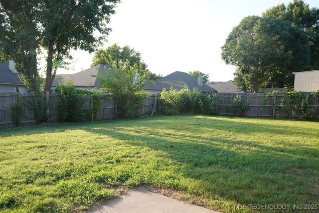 11722 S Gum Avenue, Jenks, OK 74037