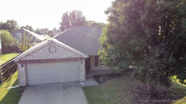 11722 S Gum Avenue, Jenks, OK 74037