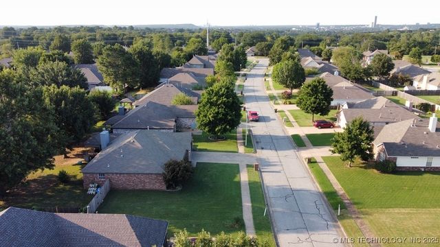 11722 S Gum Avenue, Jenks, OK 74037