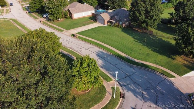 11722 S Gum Avenue, Jenks, OK 74037