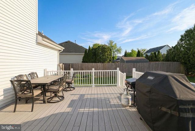 337 LEEWARD RD, Manahawkin, NJ 08050