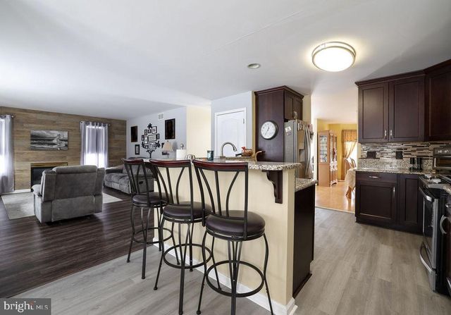 337 LEEWARD RD, Manahawkin, NJ 08050