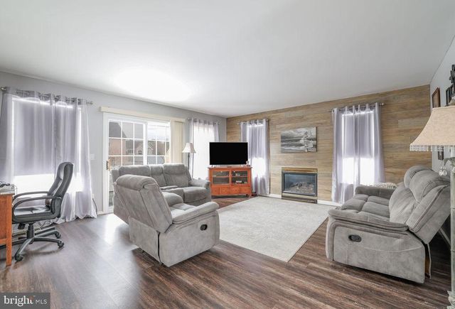 337 LEEWARD RD, Manahawkin, NJ 08050