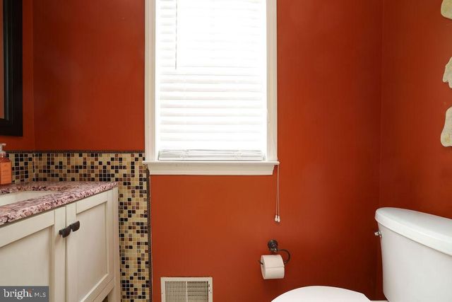 337 LEEWARD RD, Manahawkin, NJ 08050