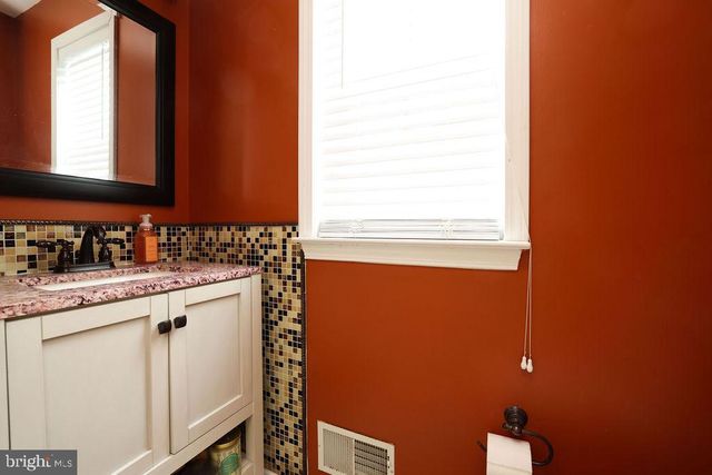 337 LEEWARD RD, Manahawkin, NJ 08050