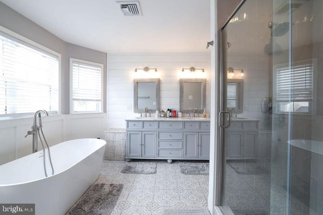 337 LEEWARD RD, Manahawkin, NJ 08050