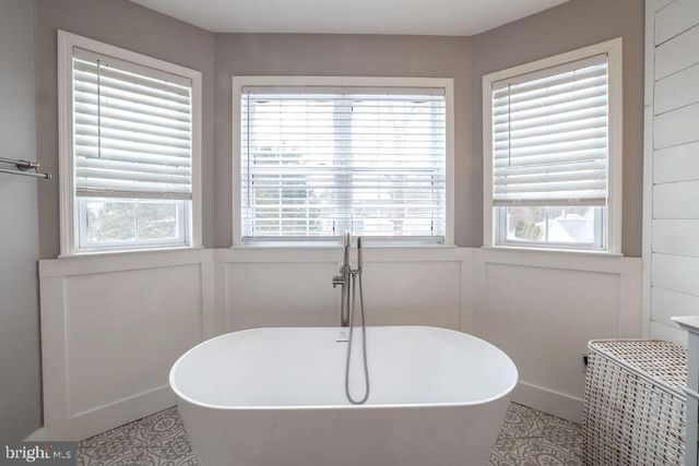 337 LEEWARD RD, Manahawkin, NJ 08050