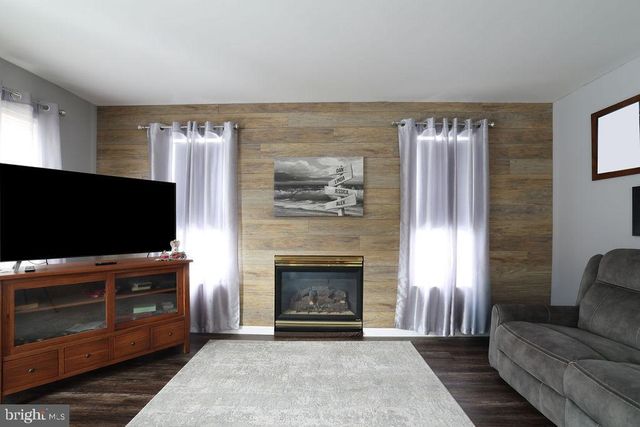 337 LEEWARD RD, Manahawkin, NJ 08050