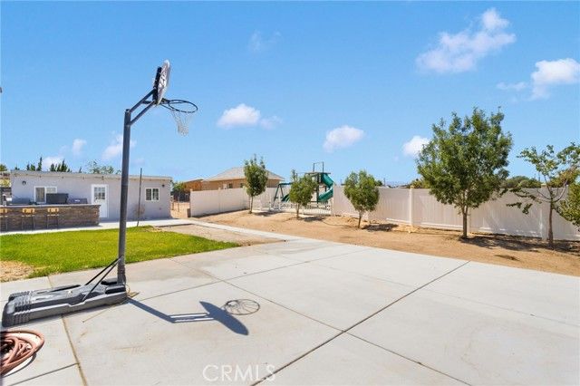 8522 H Avenue, Hesperia, CA 92345