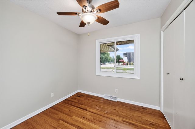 832 12th Street, West Des Moines, IA 50265